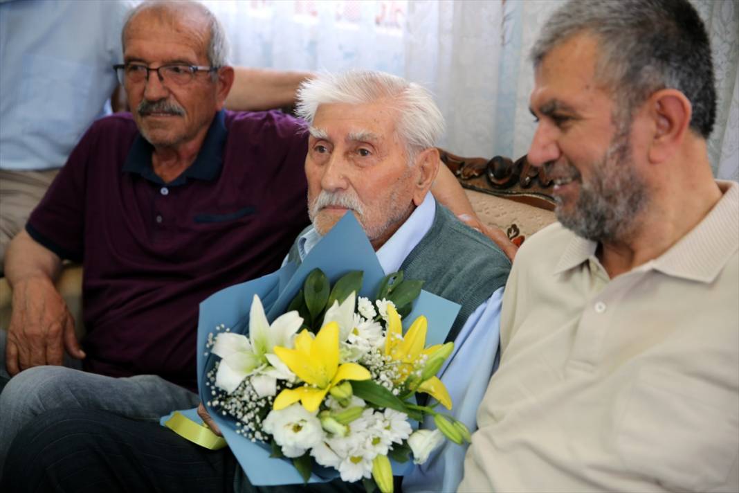 Konya’da yurttaki çocuklar "Mehmet Ali baba"larının 100. yaşını kutladı 8